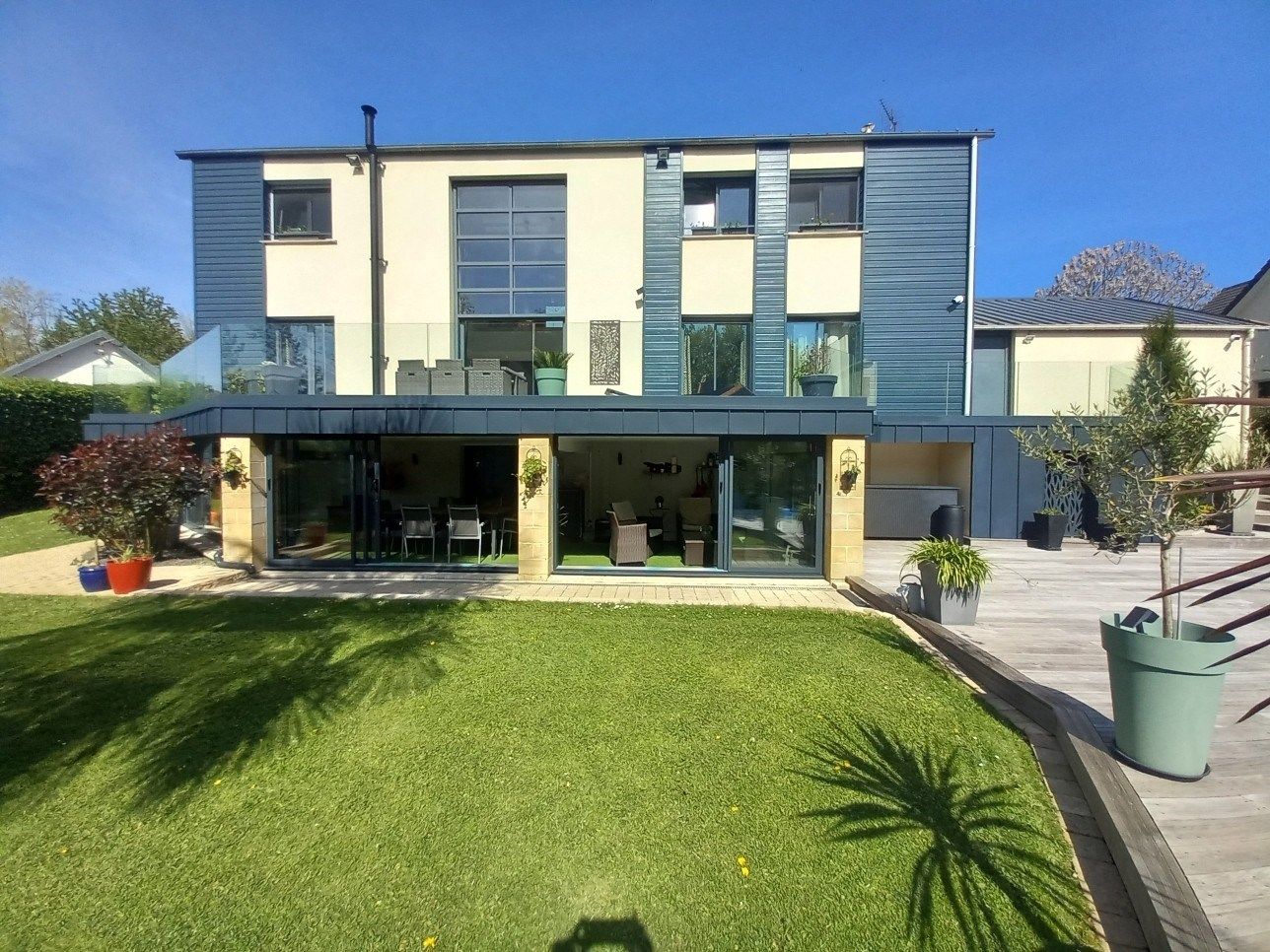 maison contemporaine 10 Pièces en vente sur MALAUNAY (76770)