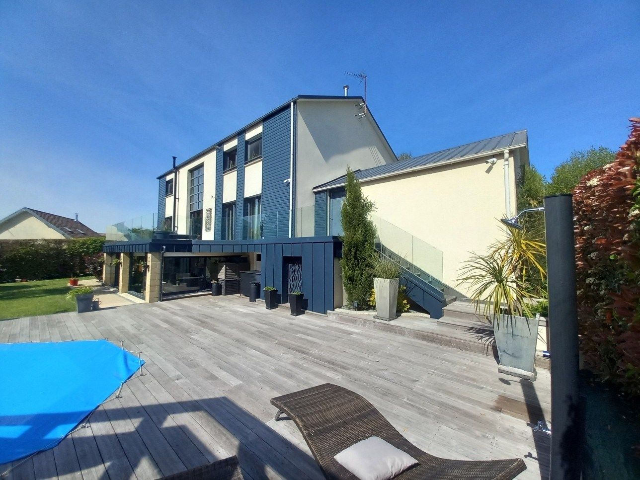 maison contemporaine 10 Pièces en vente sur MALAUNAY (76770)