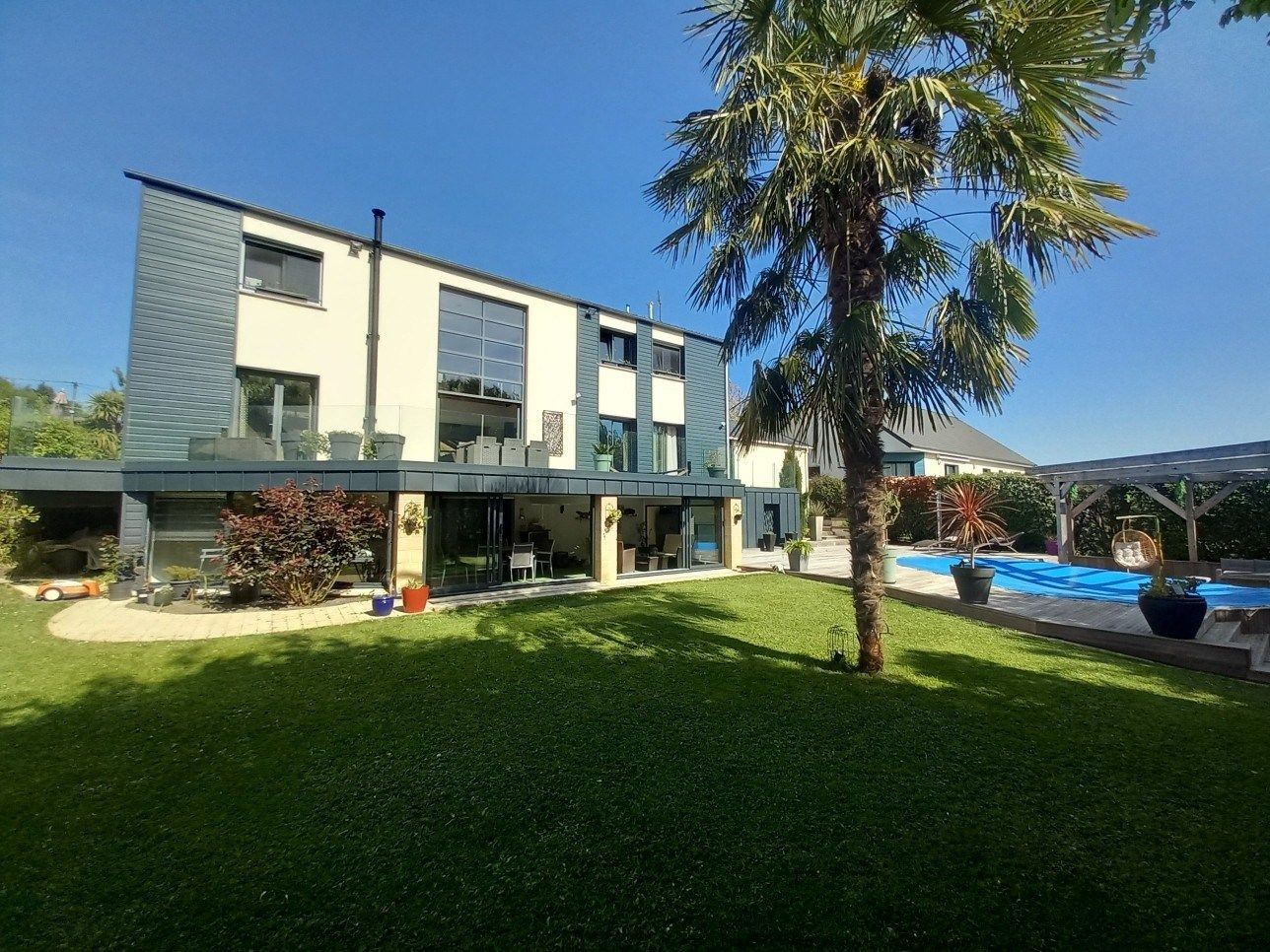 maison contemporaine 10 Pièces en vente sur MALAUNAY (76770)