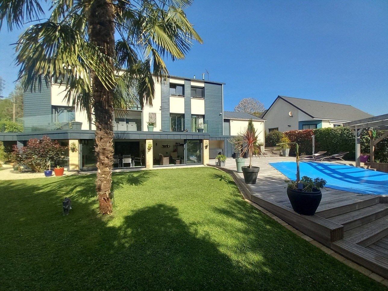 maison contemporaine 10 Pièces en vente sur MALAUNAY (76770)