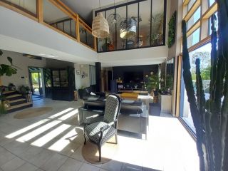maison contemporaine 10 Pièces en vente sur MALAUNAY (76770)