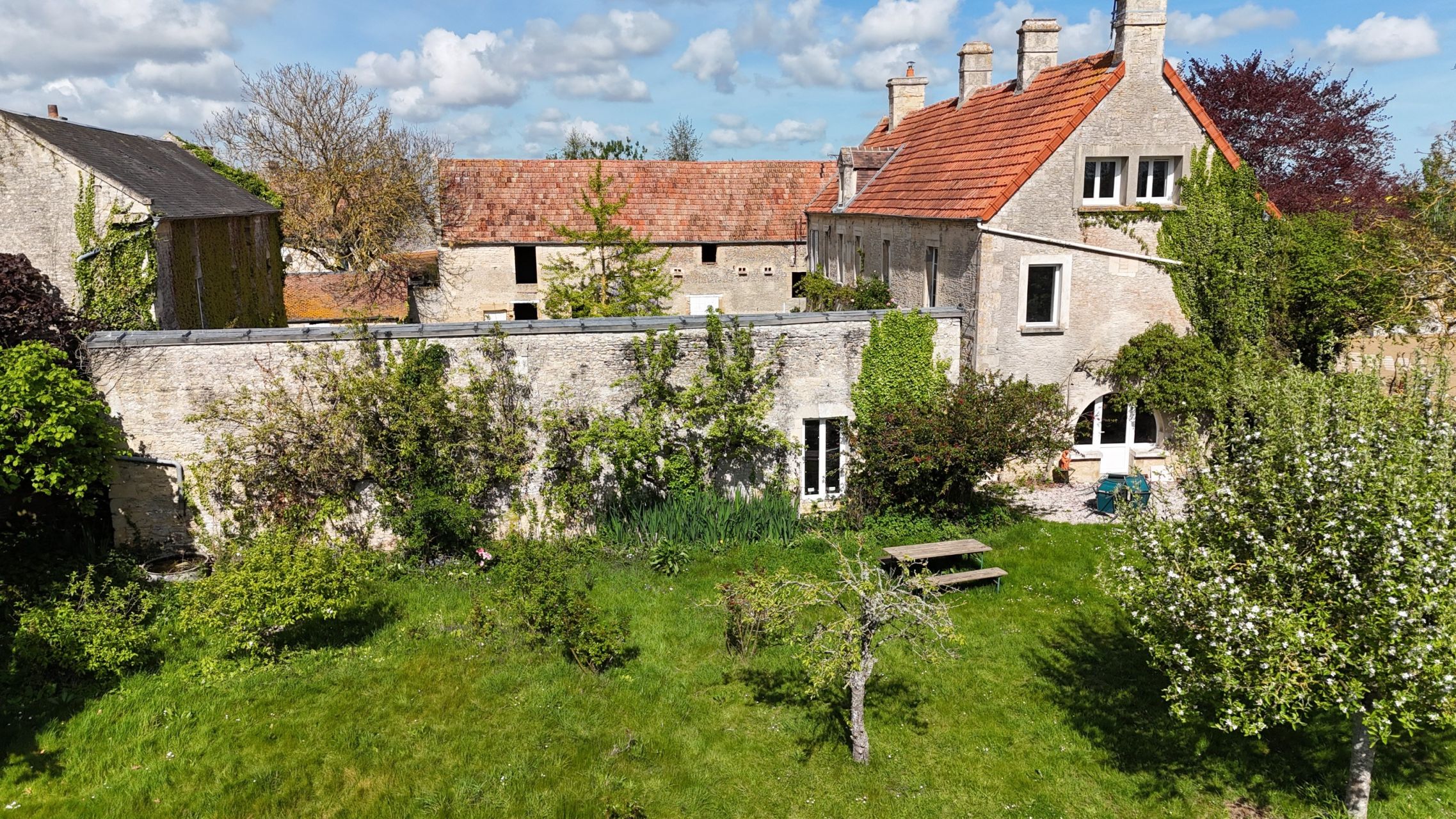 long house 9 Rooms for sale on ROTS (14740)