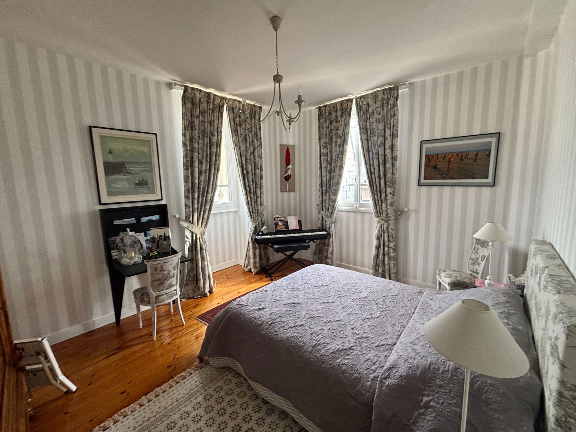 house 8 Rooms for sale on CAEN (14000)