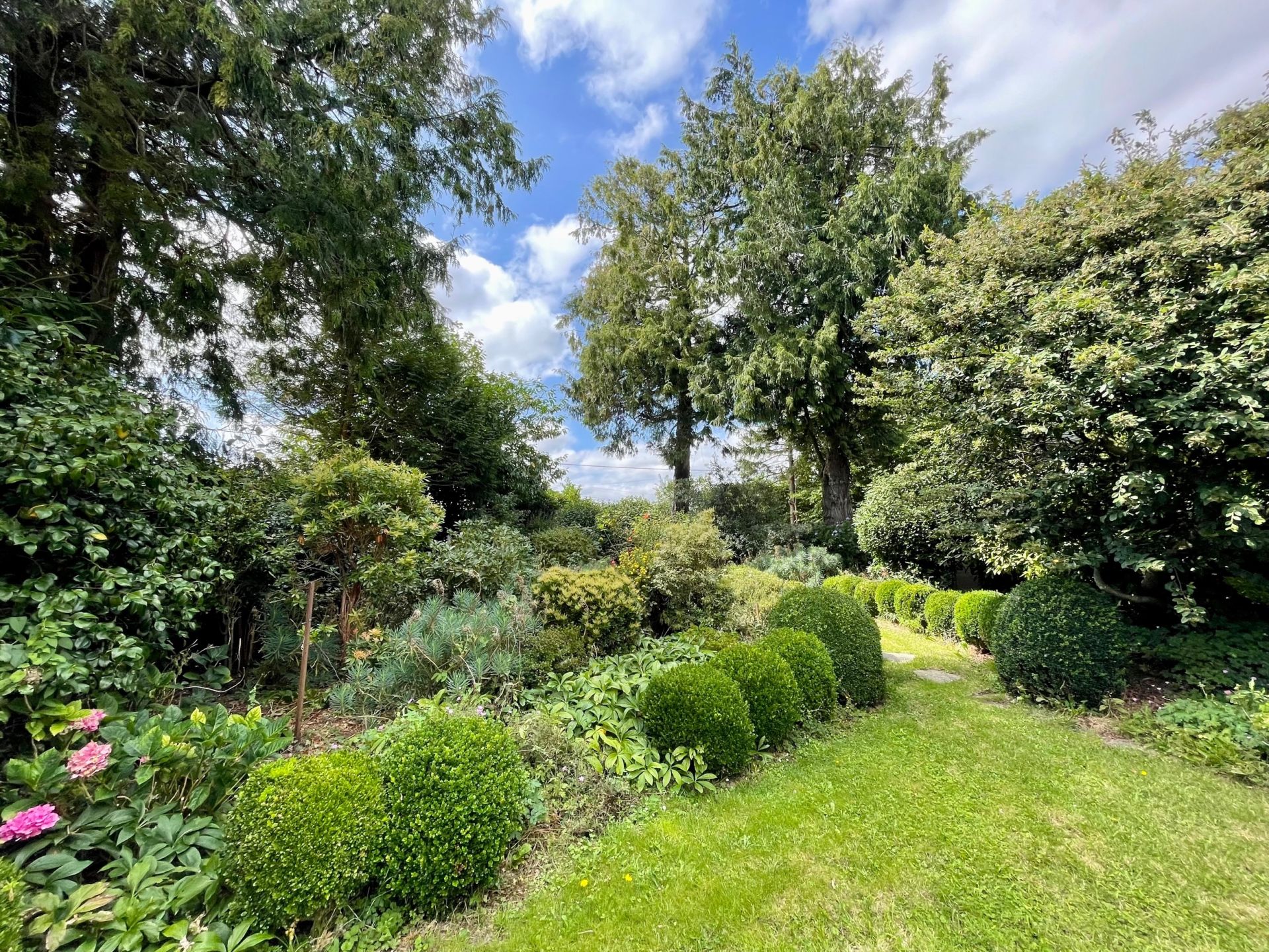 house 8 Rooms for sale on CAEN (14000)
