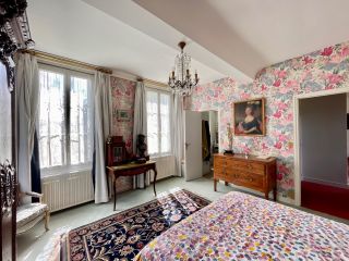 house 8 Rooms for sale on CAEN (14000)