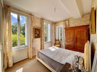 house 8 Rooms for sale on CAEN (14000)