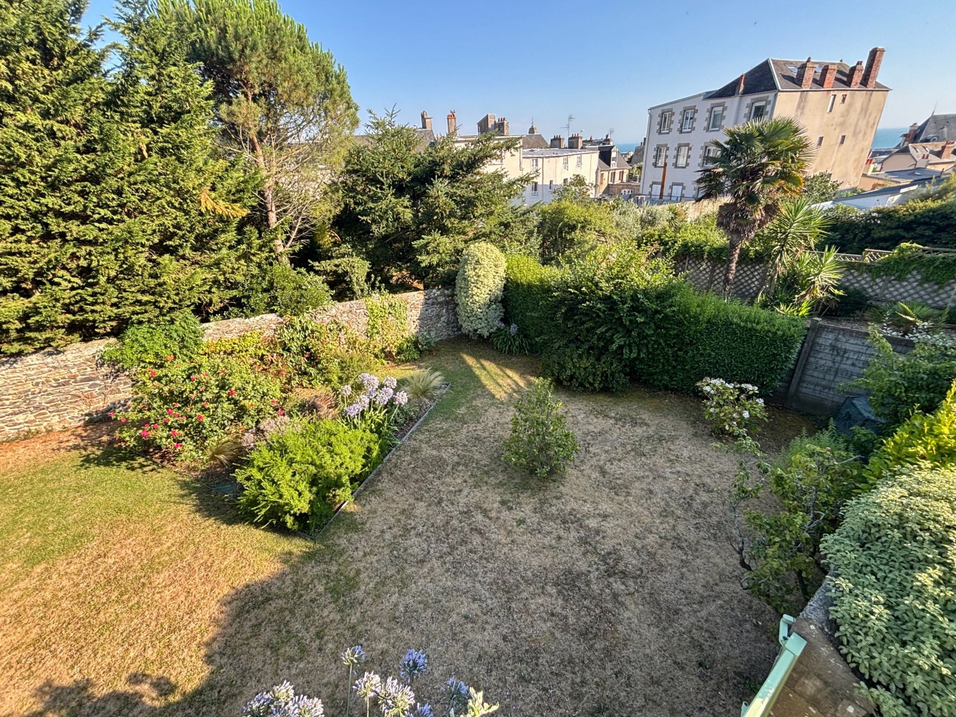 house 8 Rooms for sale on GRANVILLE (50400)