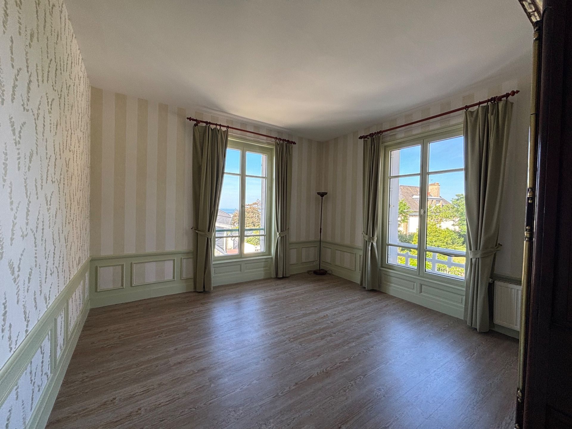house 8 Rooms for sale on GRANVILLE (50400)