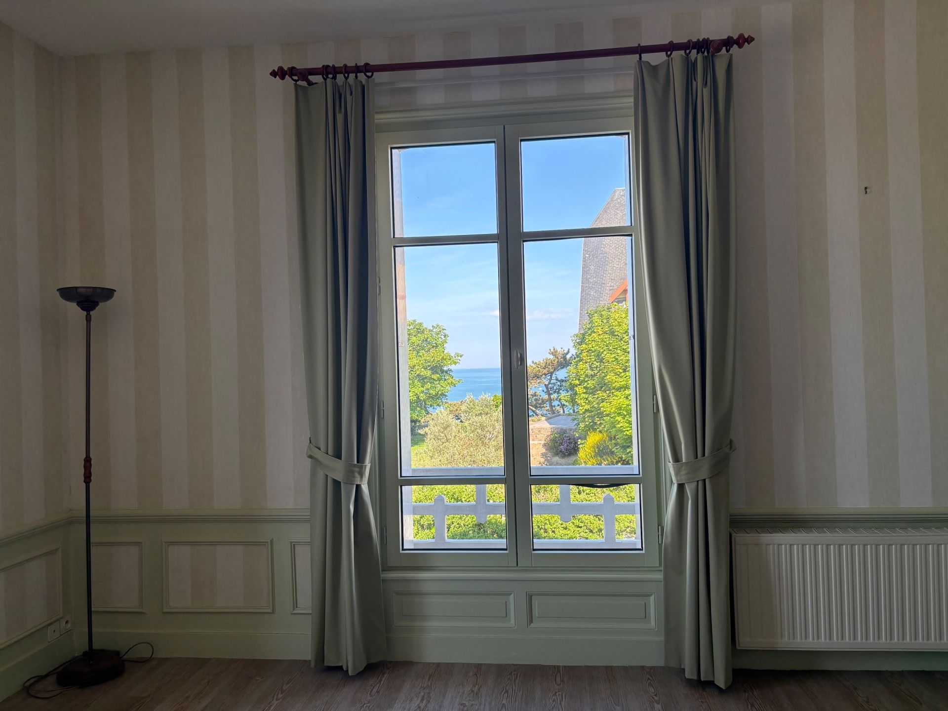 house 8 Rooms for sale on GRANVILLE (50400)