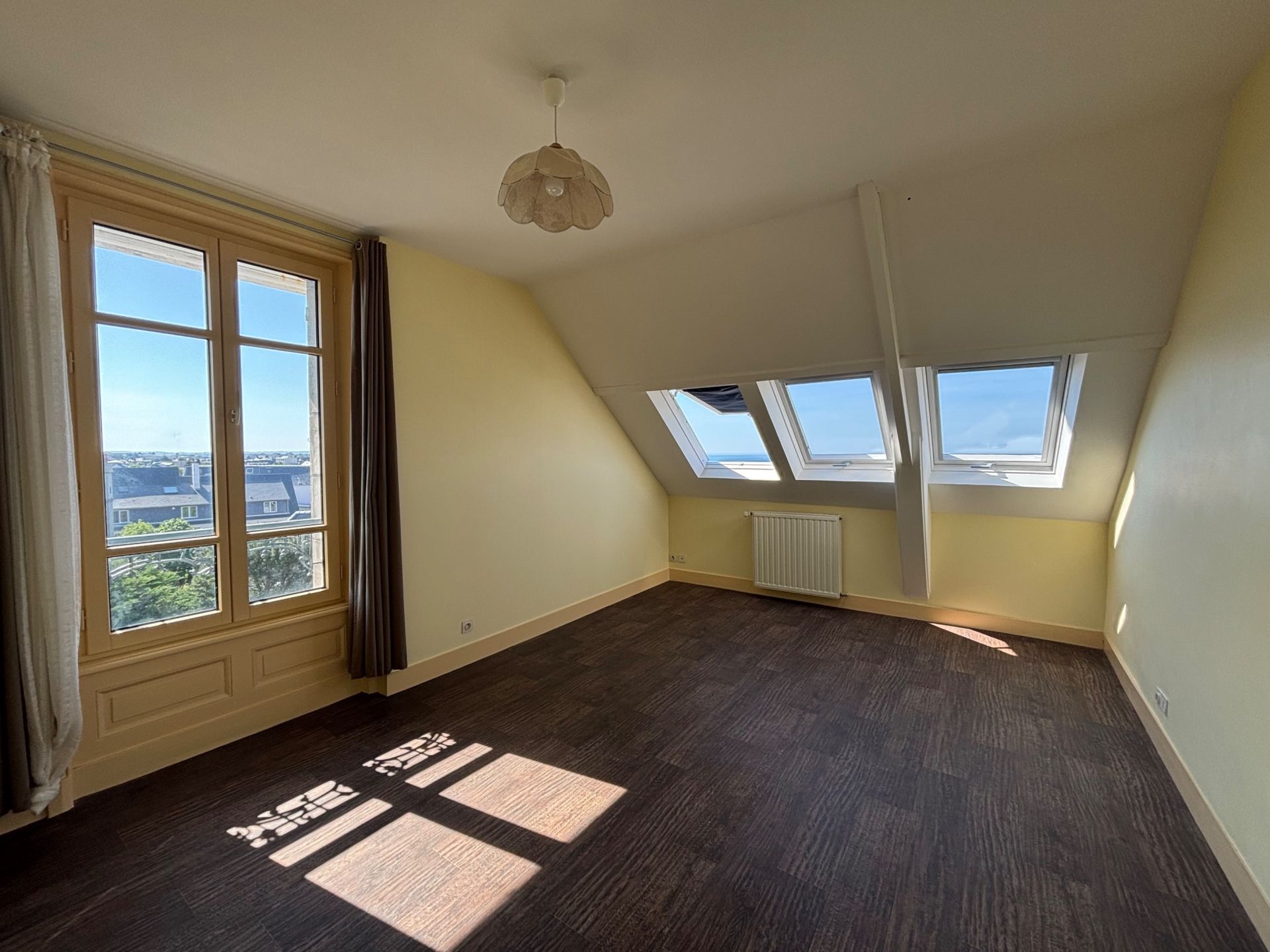 house 8 Rooms for sale on GRANVILLE (50400)