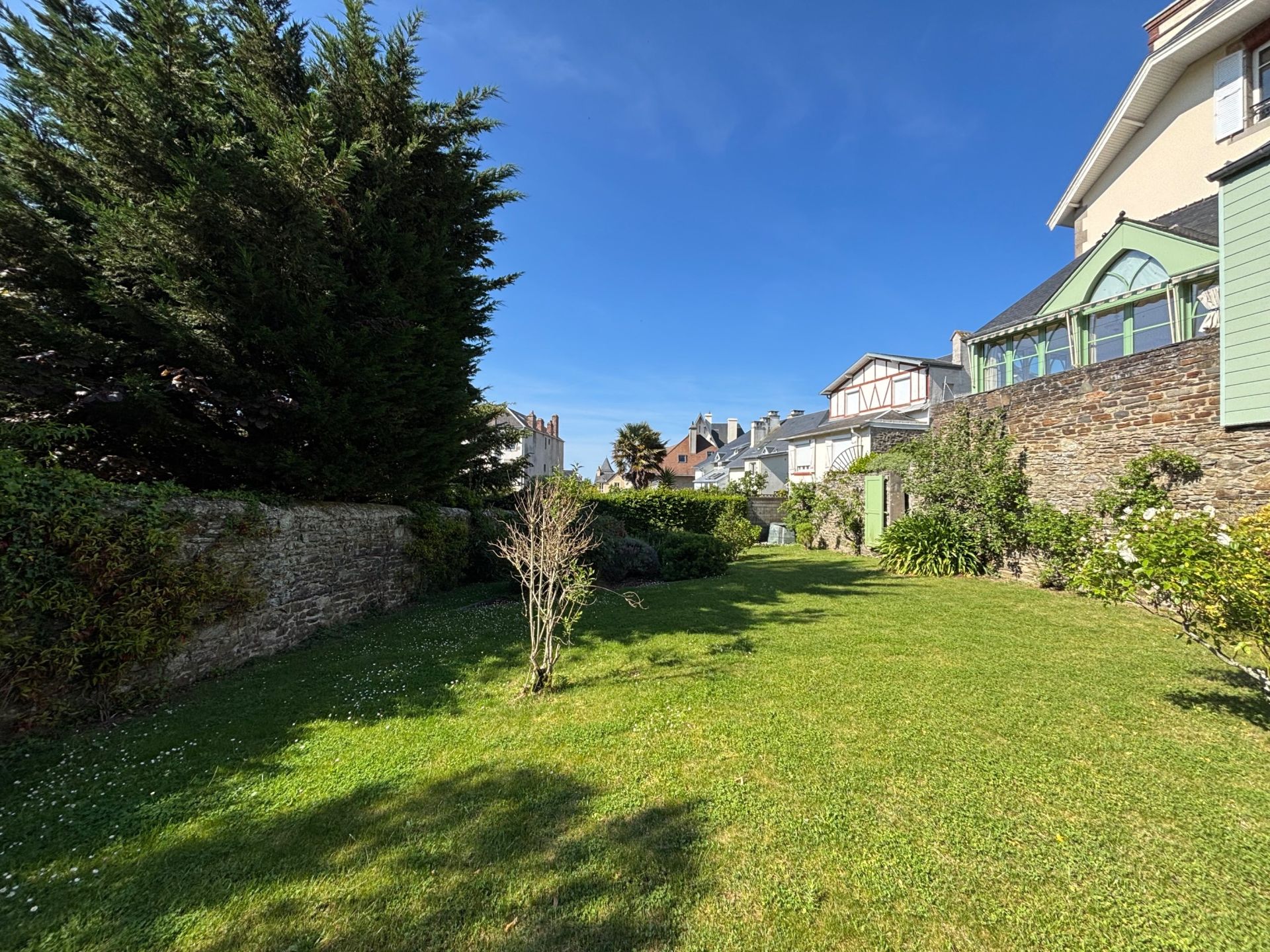 house 8 Rooms for sale on GRANVILLE (50400)