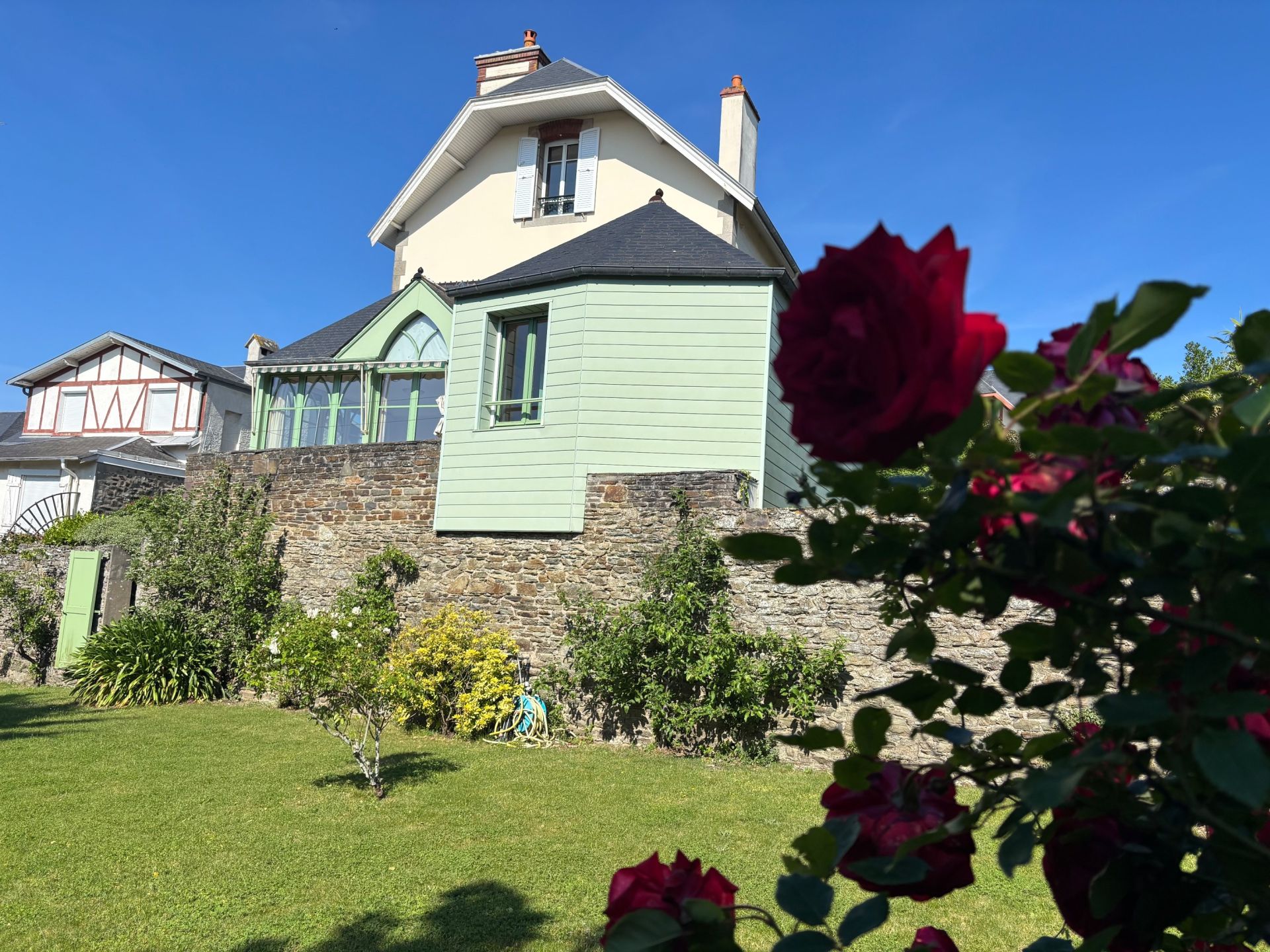house 8 Rooms for sale on GRANVILLE (50400)