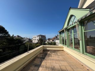 house 8 Rooms for sale on GRANVILLE (50400)