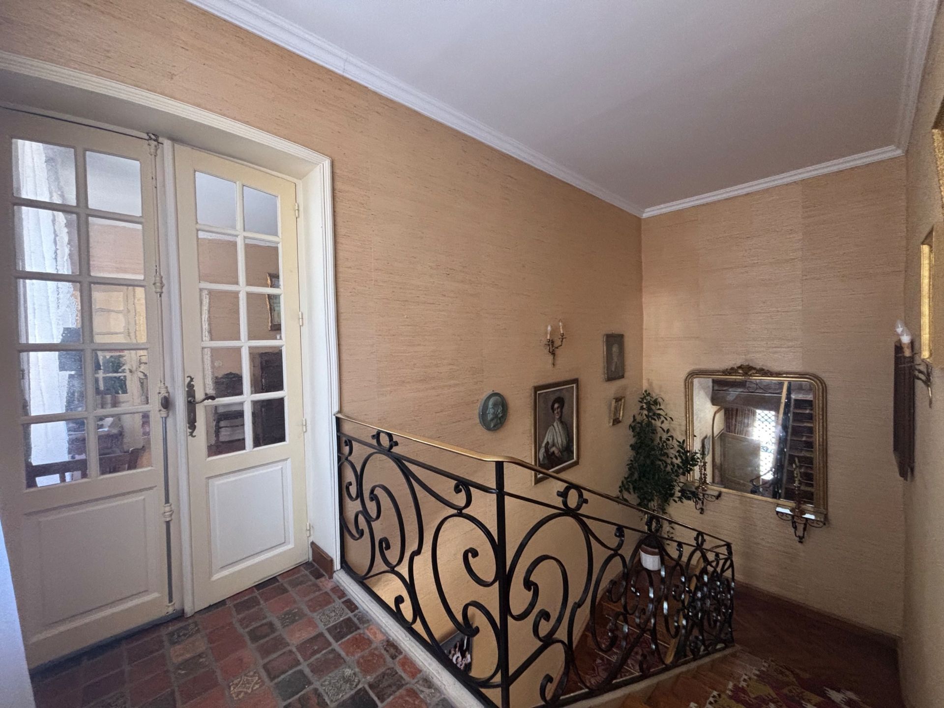 house 11 Rooms for sale on BAYEUX (14400)
