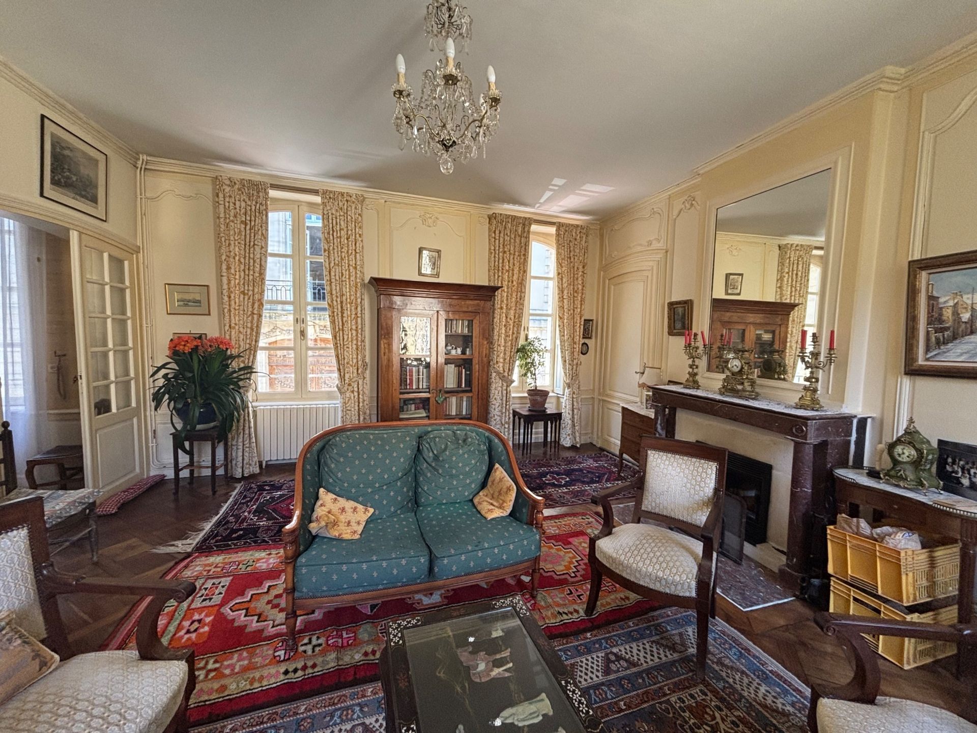 house 11 Rooms for sale on BAYEUX (14400)