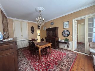 house 11 Rooms for sale on BAYEUX (14400)