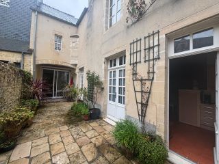 house 11 Rooms for sale on BAYEUX (14400)