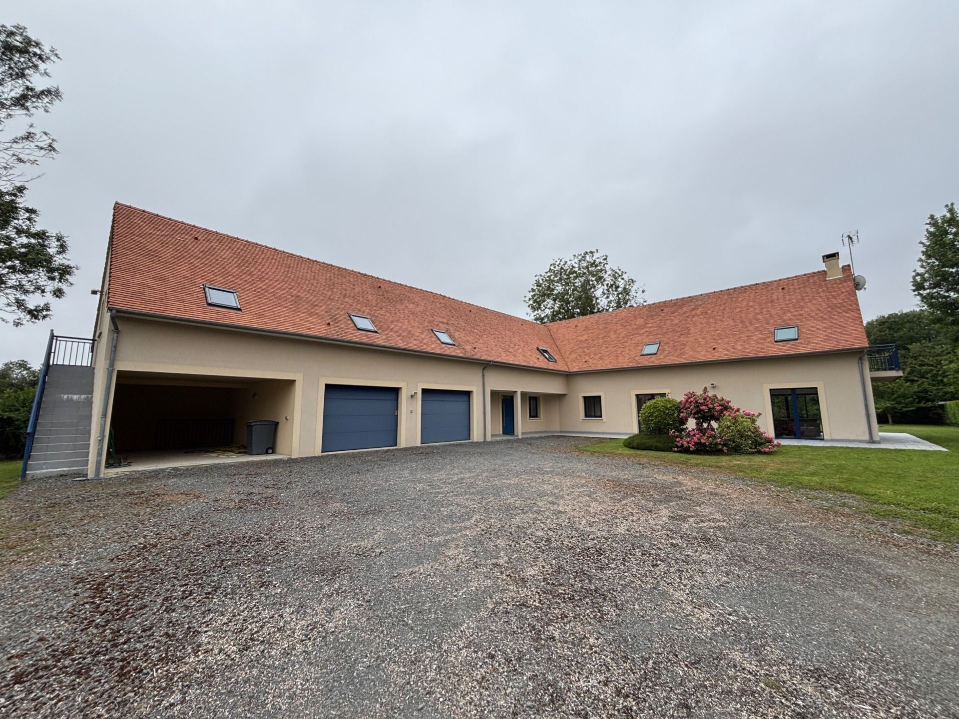house 10 Rooms for sale on CREULLY (14480)