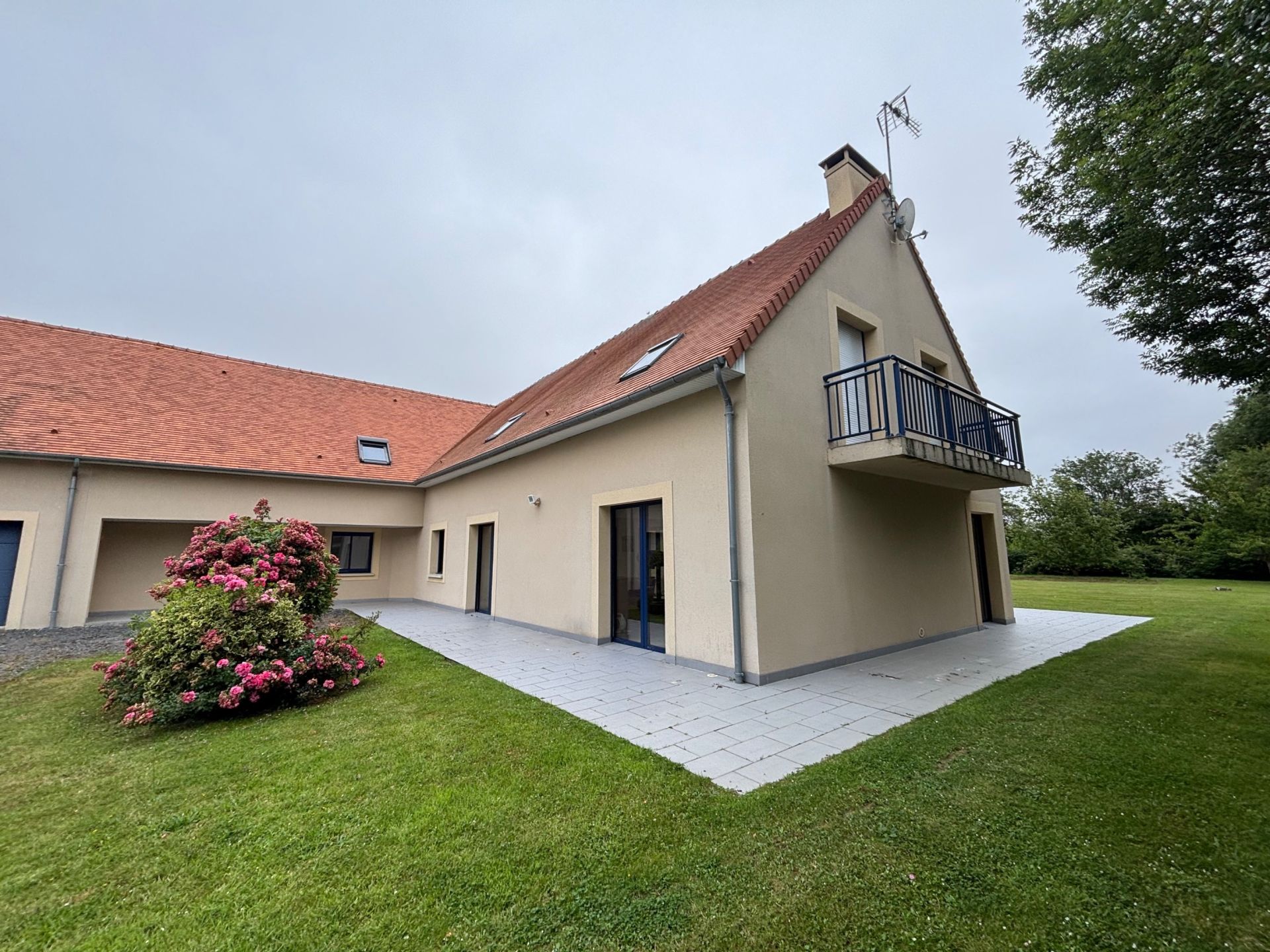 house 10 Rooms for sale on CREULLY (14480)