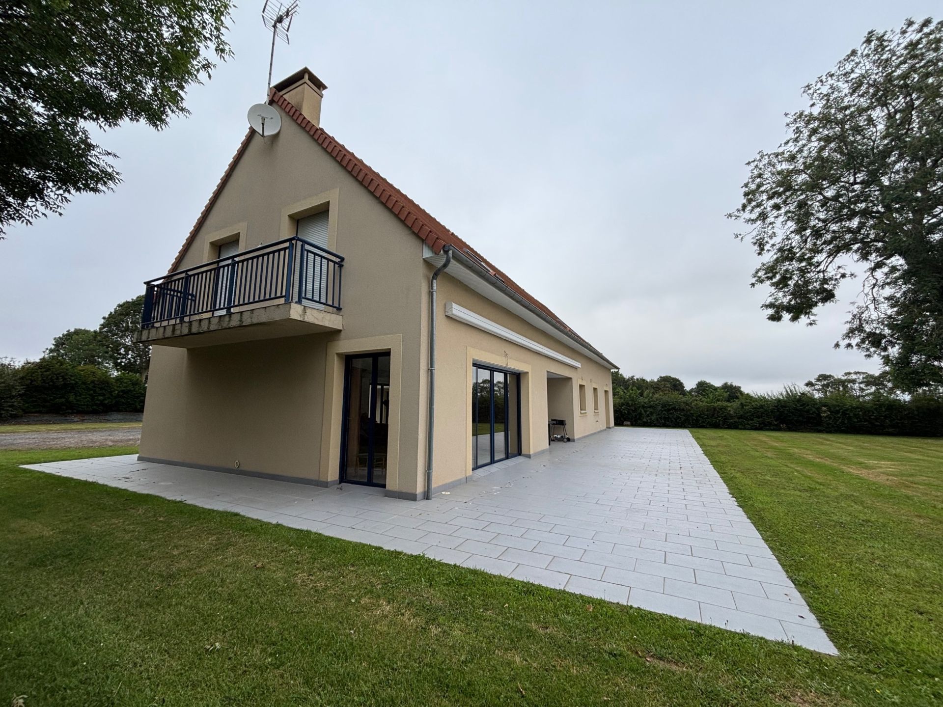 house 10 Rooms for sale on CREULLY (14480)