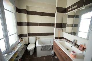 house 7 Rooms for sale on BERNIERES SUR MER (14990)