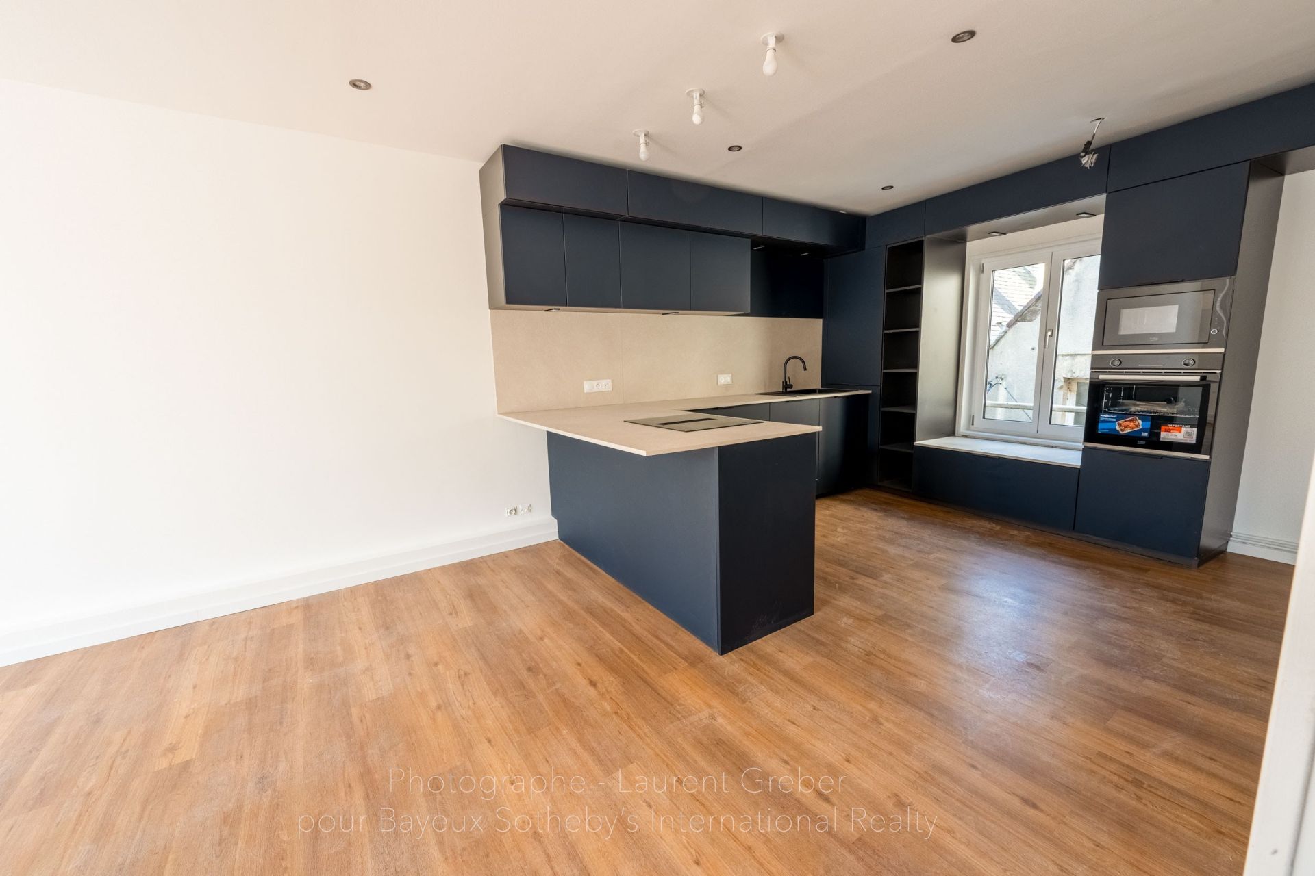 apartment 4 Rooms for sale on BAYEUX (14400)