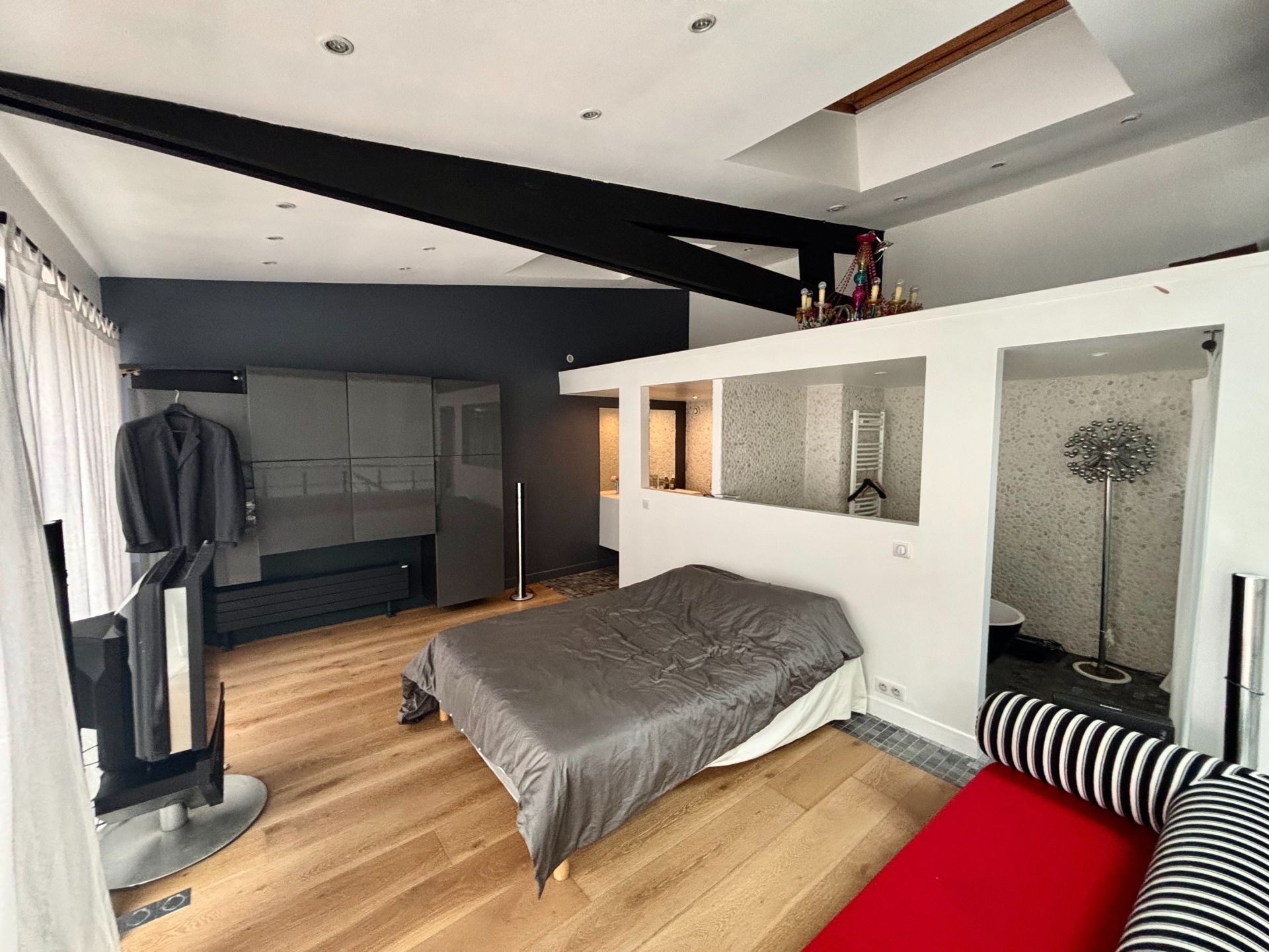 house 7 Rooms for sale on DEAUVILLE (14800)