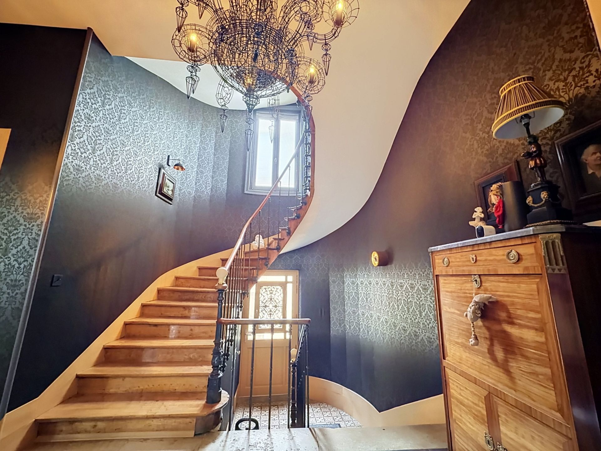 house 9 Rooms for sale on BAYEUX (14400)