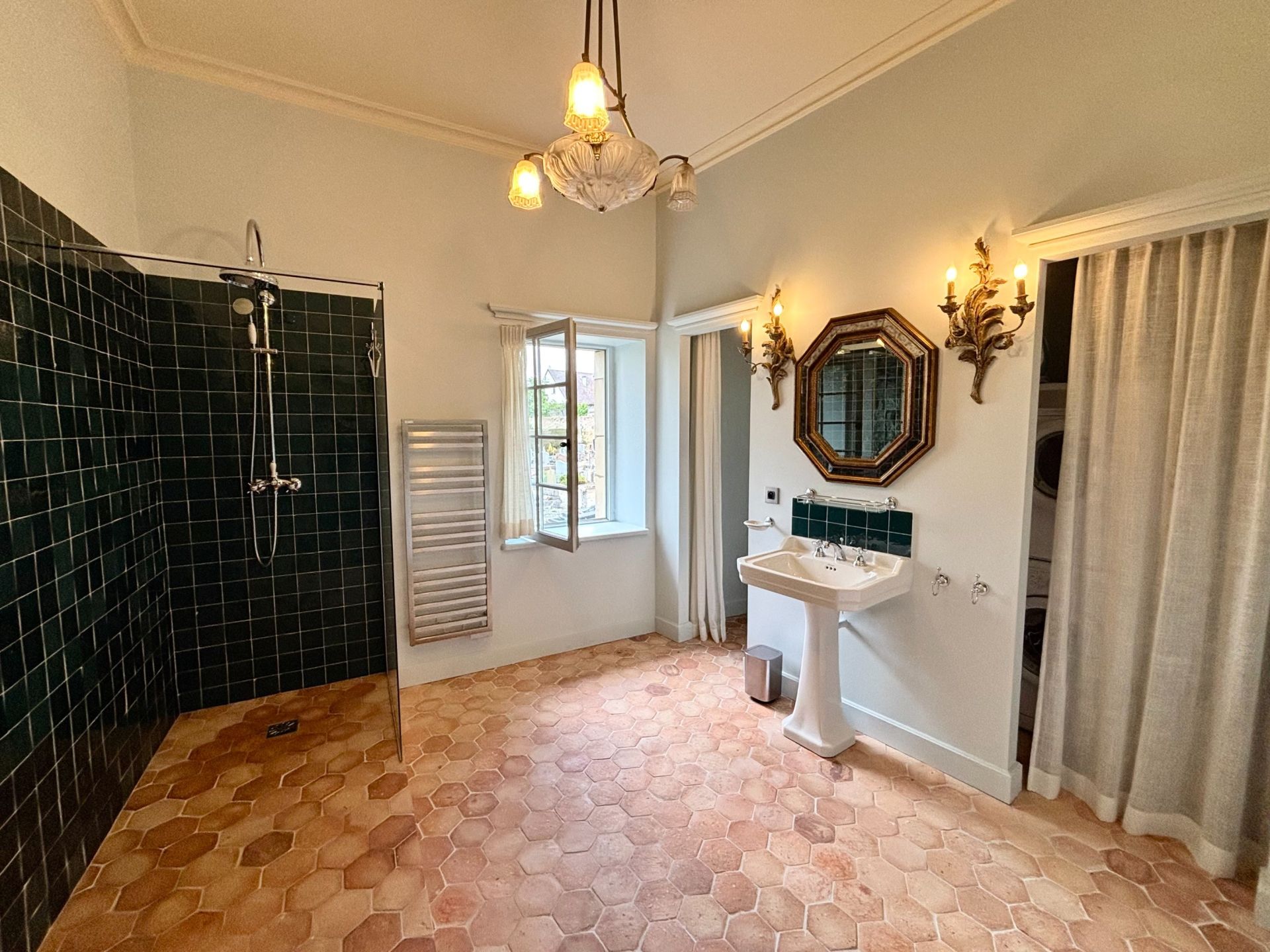 house 9 Rooms for sale on BURES SUR DIVES (14670)