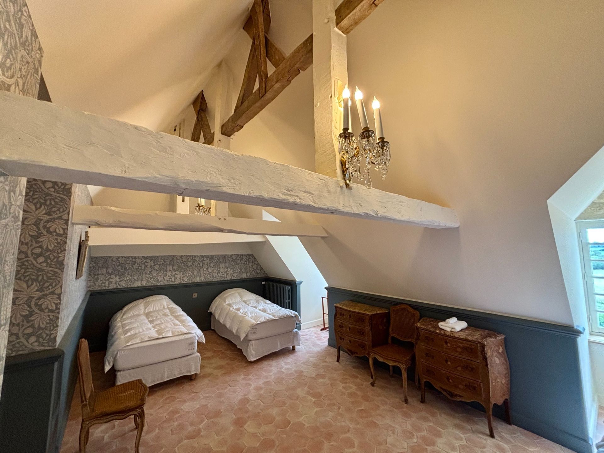 house 9 Rooms for sale on BURES SUR DIVES (14670)