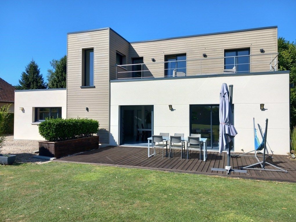 house 6 Rooms for sale on ELBEUF SUR ANDELLE (76780)