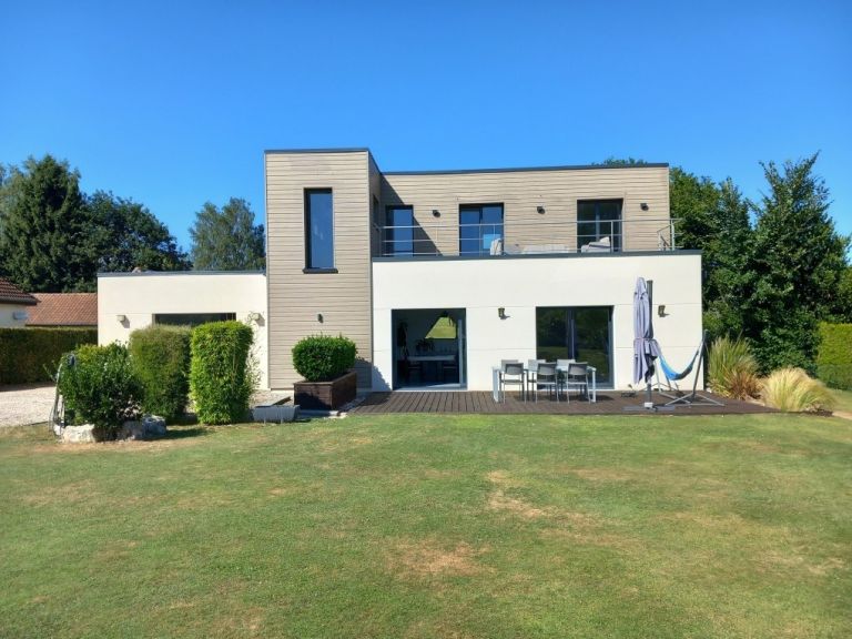 house 6 Rooms for sale on ELBEUF SUR ANDELLE (76780)