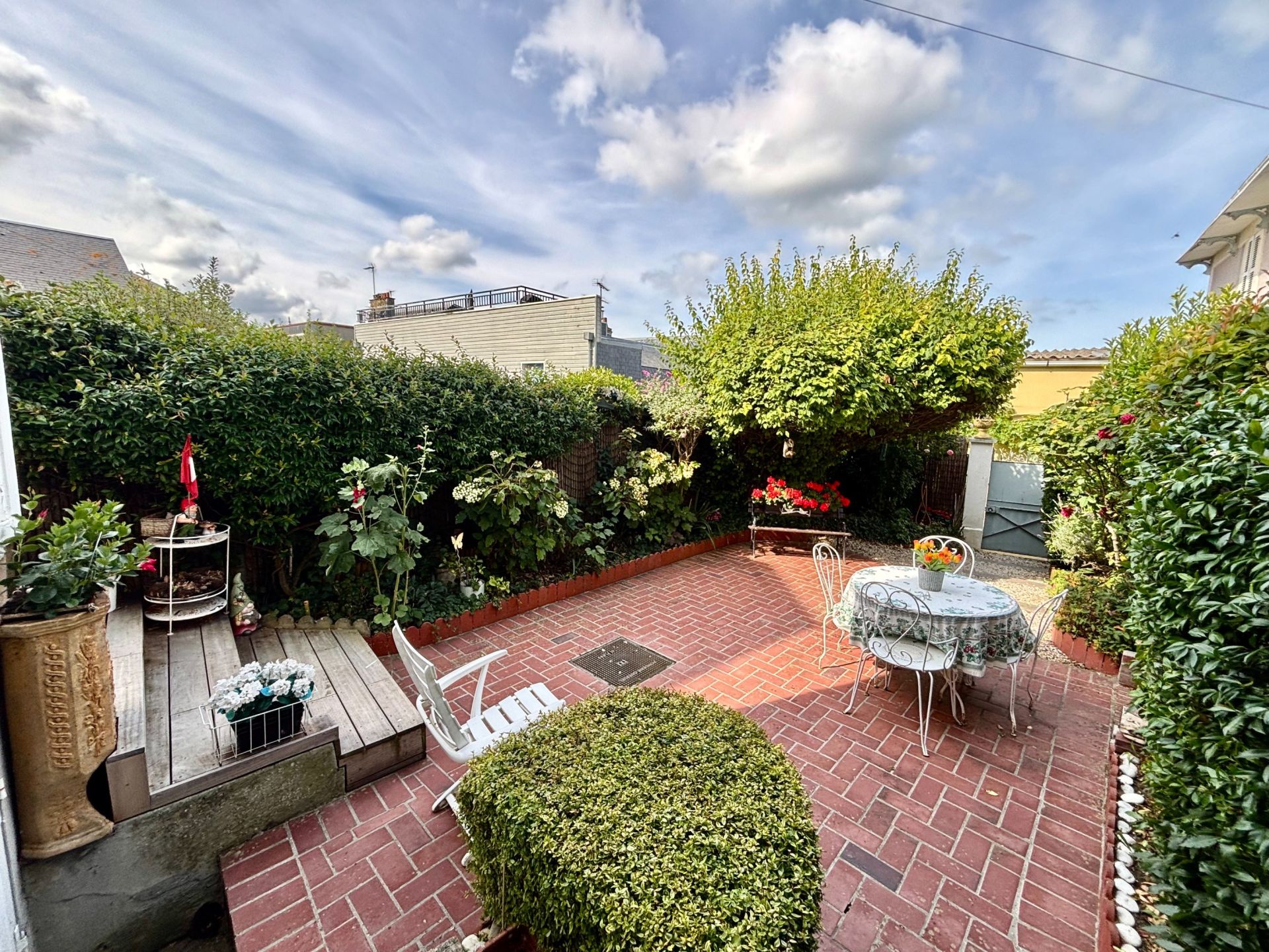 house 4 Rooms for sale on TROUVILLE SUR MER (14360)