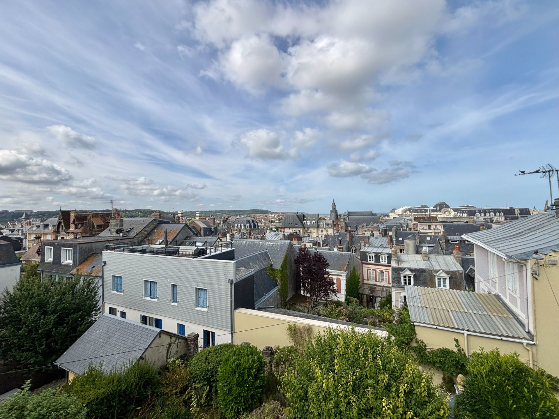 house 4 Rooms for sale on TROUVILLE SUR MER (14360)