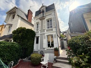 house 4 Rooms for sale on TROUVILLE SUR MER (14360)