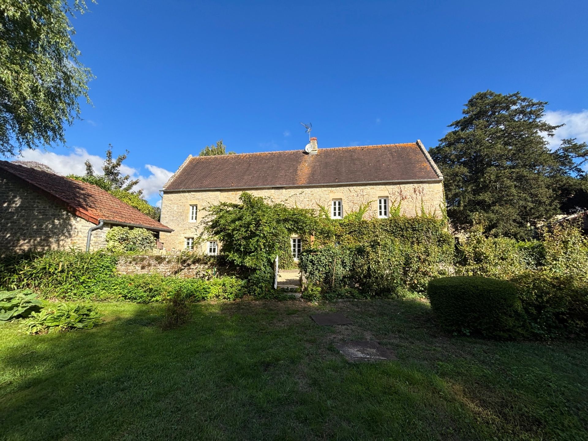 house 8 Rooms for sale on PONTS SUR SEULLES (14480)