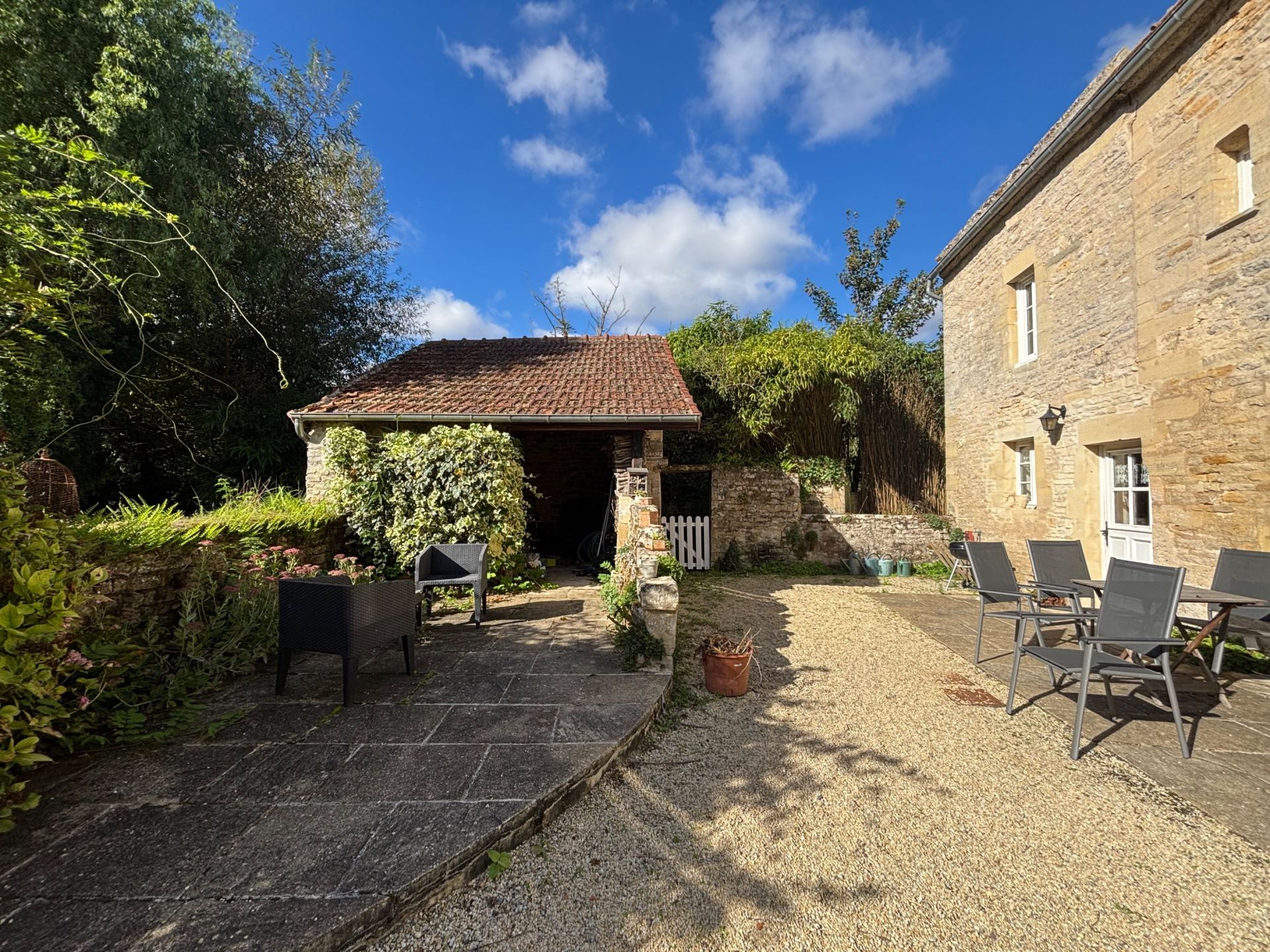 house 8 Rooms for sale on PONTS SUR SEULLES (14480)