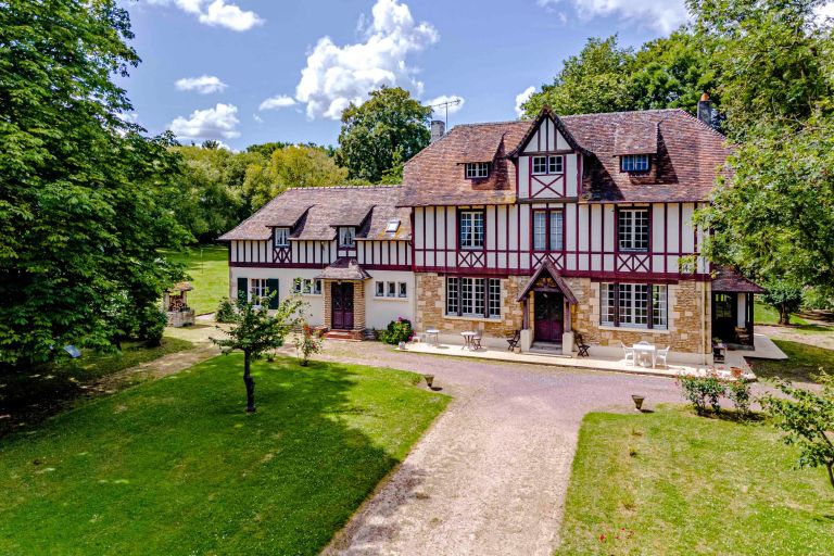 Norman house 11 Rooms for sale on BAVENT (14860)