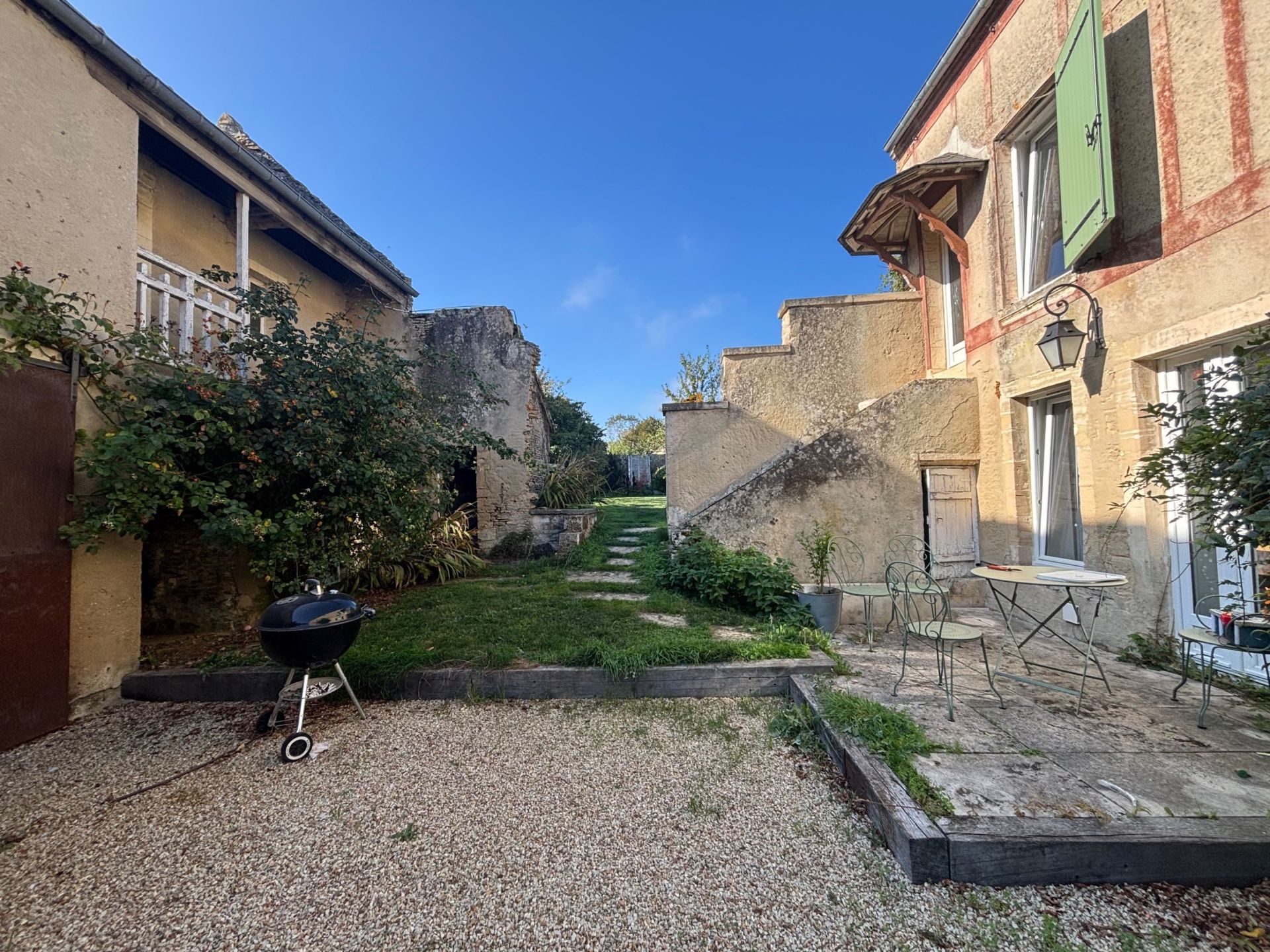 house 6 Rooms for sale on CREULLY SUR SEULLES (14480)
