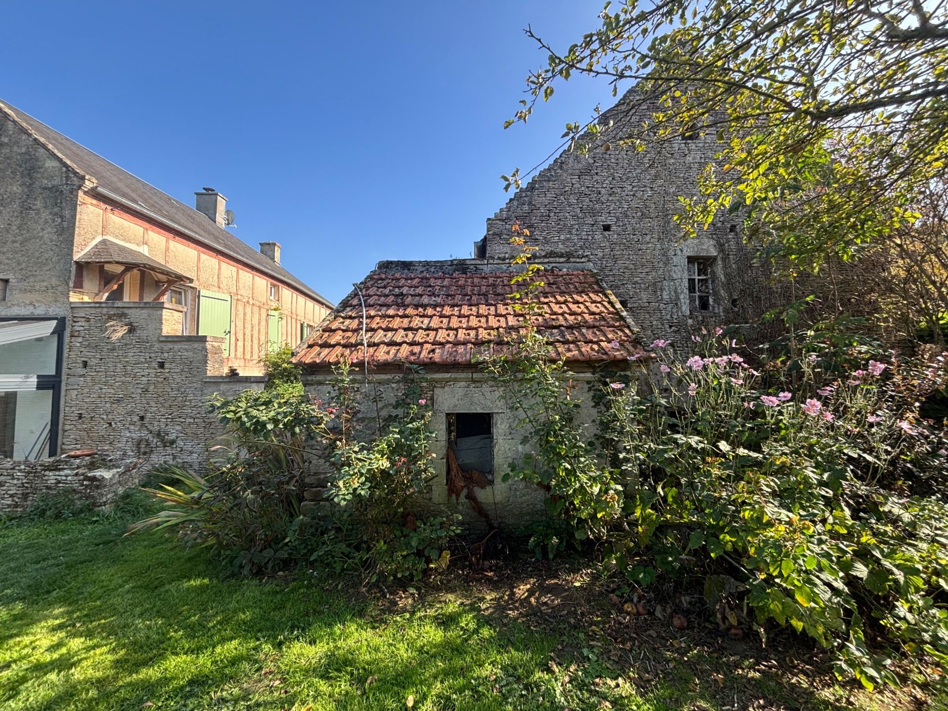 house 6 Rooms for sale on CREULLY SUR SEULLES (14480)